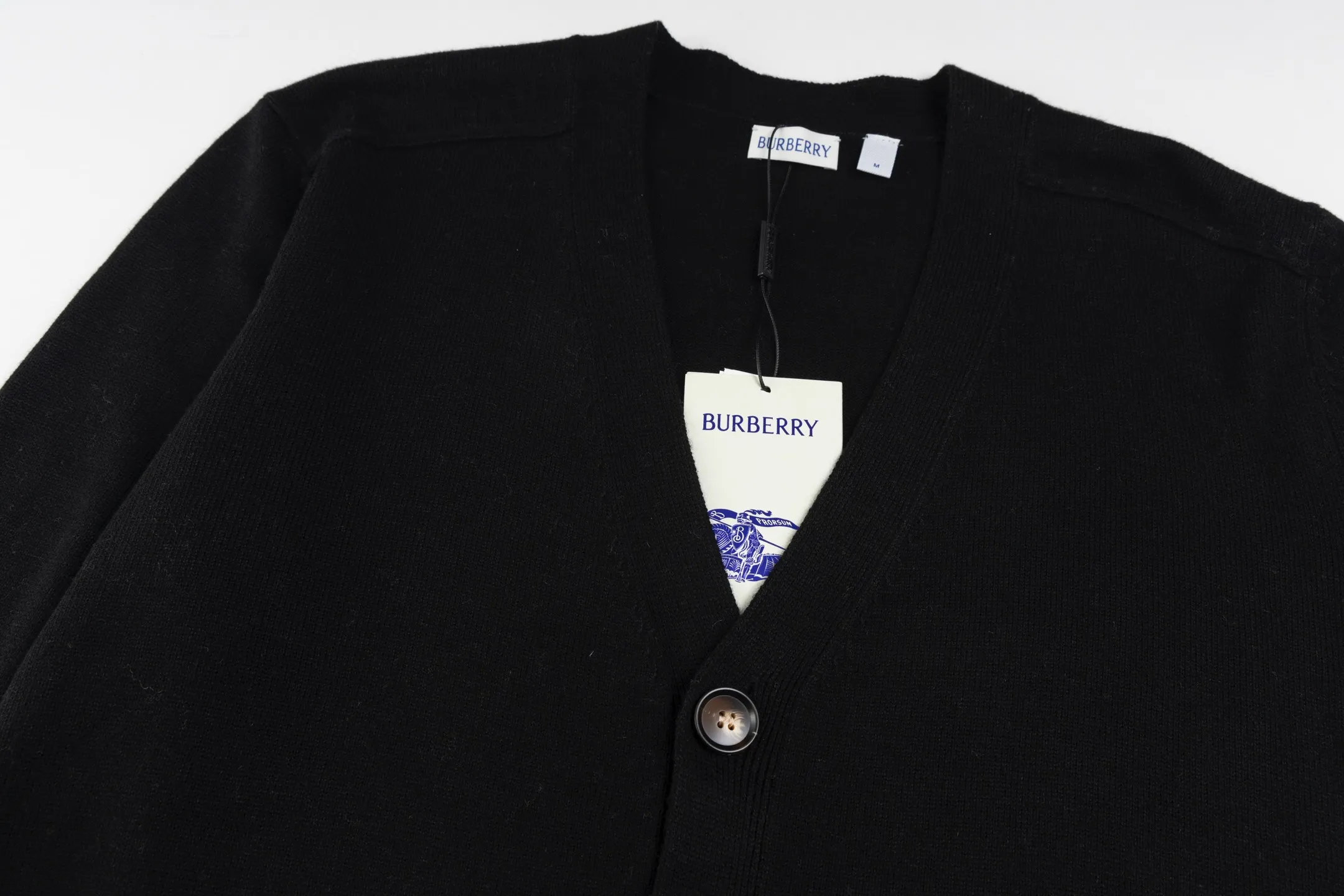 BBR V （Black） 12,611 ， ， 。 ， Burberry 、Classic (EKD)， Trench 。 ， 。 ， 。 ， 。 Burberry ， 。 Size:S/M/L